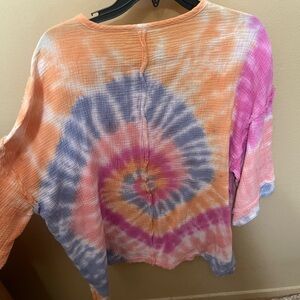 Easel tie dye top